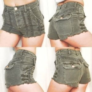 Free People Great Expectations Moss Green
Jean Shorts size O